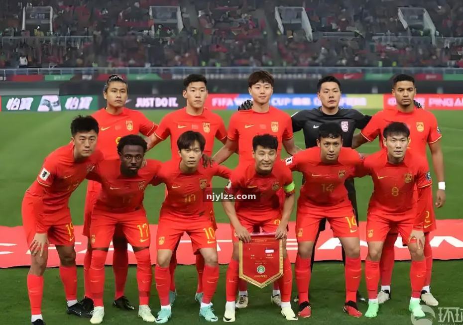 越位判罚的底层逻辑：从规则条文到比赛节奏的完整拆解
